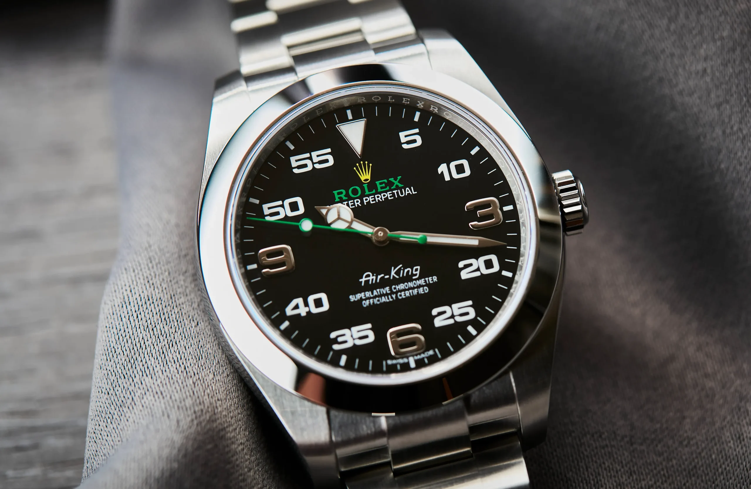 Close-up dial of Air-King superclone – detailed view of “Air-King” text, Rolex crown logo, and Superlative Chronometer certification print.