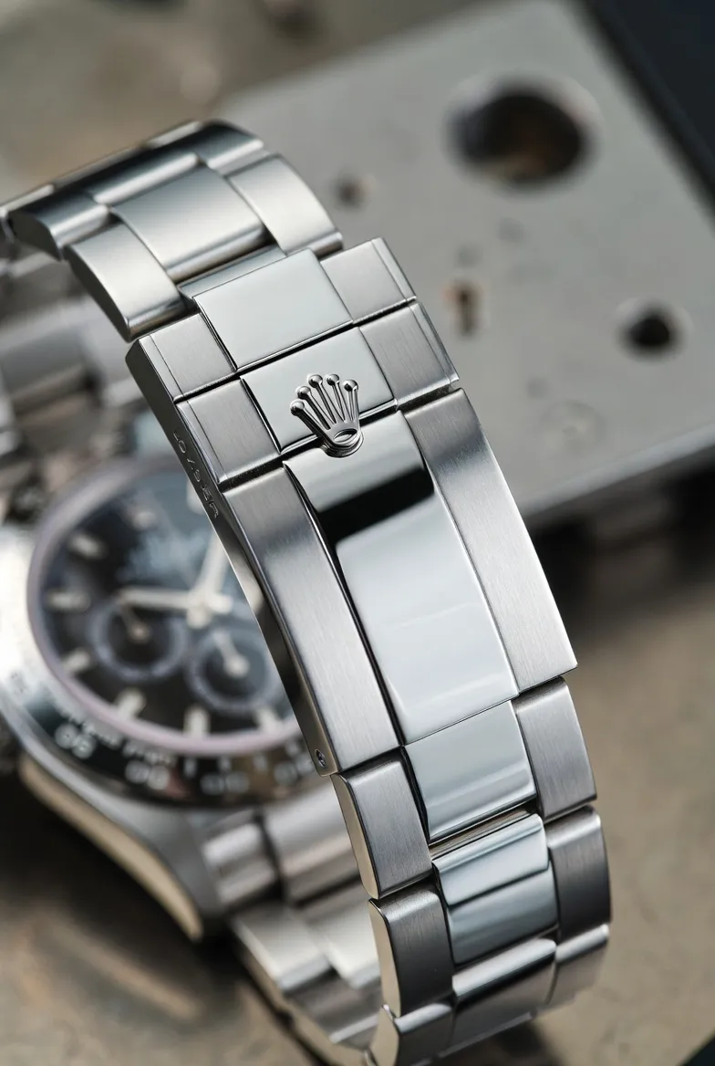 Detail shot of the bracelet clasp and Glidelock mechanism.